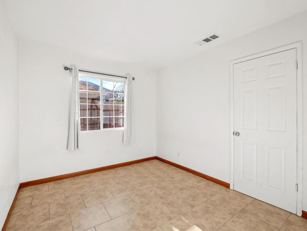 Image 8 of property listing at 8687 E Khan Street, Selma, CA 93662