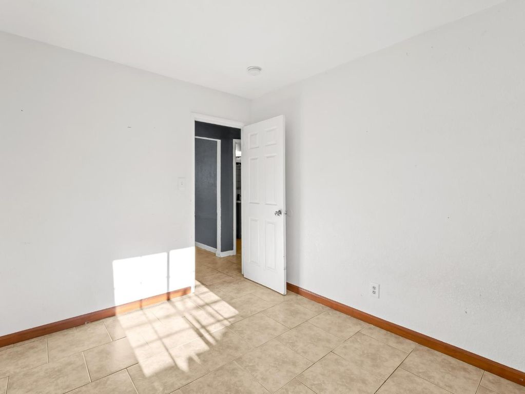 Image 9 of property listing at 8687 E Khan Street, Selma, CA 93662