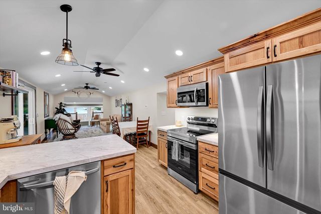 470 N HEIDELBERG RD, Robesonia, PA 19551