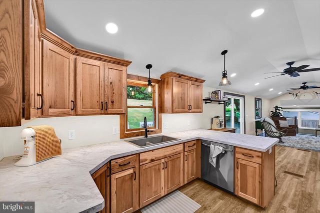 470 N HEIDELBERG RD, Robesonia, PA 19551
