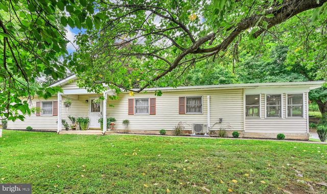 470 N HEIDELBERG RD, Robesonia, PA 19551