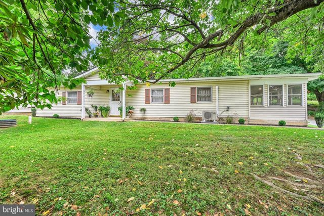 470 N HEIDELBERG RD, Robesonia, PA 19551