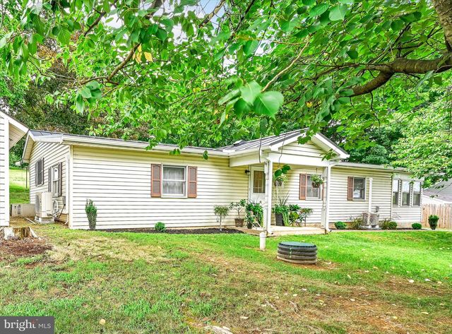 470 N HEIDELBERG RD, Robesonia, PA 19551