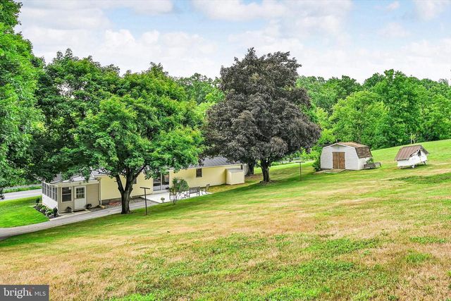 470 N HEIDELBERG RD, Robesonia, PA 19551