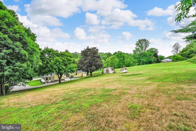 470 N HEIDELBERG RD, Robesonia, PA 19551