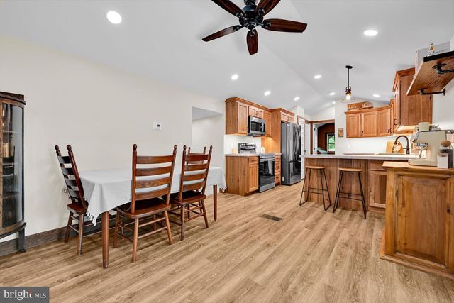 470 N HEIDELBERG RD, Robesonia, PA 19551