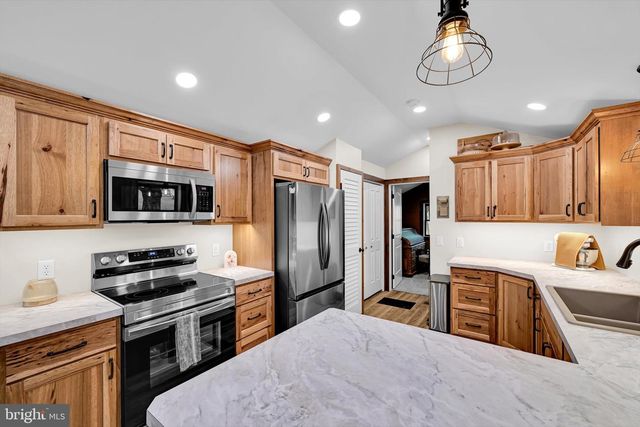 470 N HEIDELBERG RD, Robesonia, PA 19551