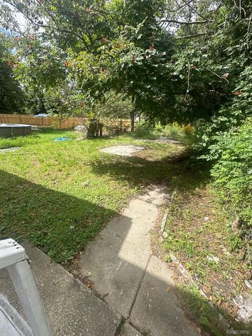 140 Geneva Street, Highland Park, MI 48203