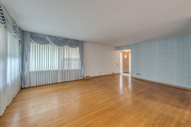 1449 Norfolk Avenue, Westchester, IL 60154