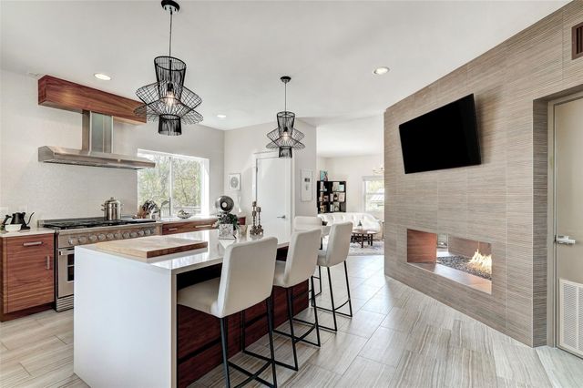 6 Sugar Creek DR, West Lake Hills, TX 78746