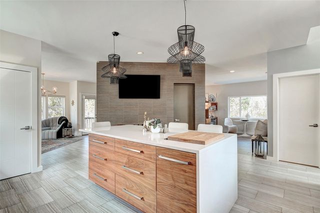 6 Sugar Creek DR, West Lake Hills, TX 78746