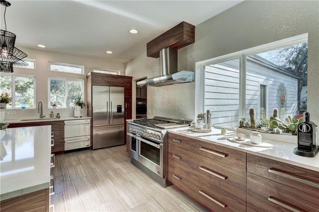 6 Sugar Creek DR, West Lake Hills, TX 78746