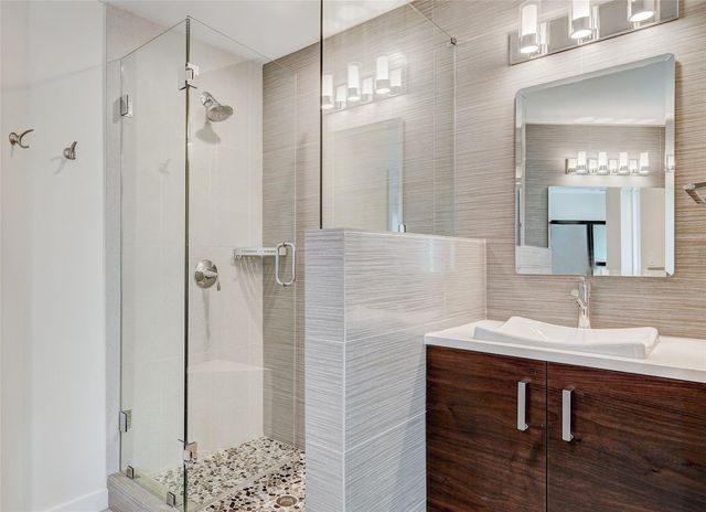 6 Sugar Creek DR, West Lake Hills, TX 78746