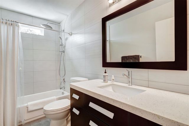 6 Sugar Creek DR, West Lake Hills, TX 78746