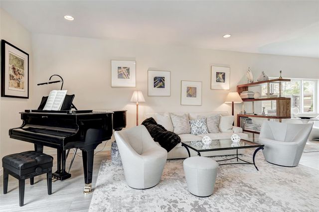 6 Sugar Creek DR, West Lake Hills, TX 78746