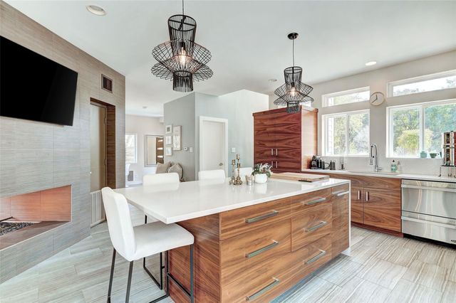 6 Sugar Creek DR, West Lake Hills, TX 78746