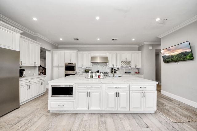 17022 Northgate Forest Drive, Houston, TX 77068