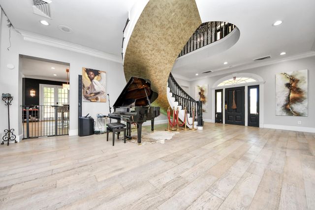 17022 Northgate Forest Drive, Houston, TX 77068