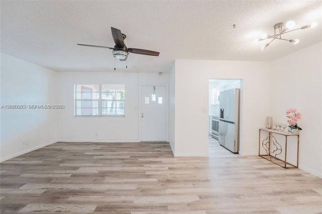 2041 NW 81st Ave 427, Pembroke Pines, FL 33024