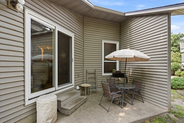 674 Dorland Road S, Maplewood, MN 55119