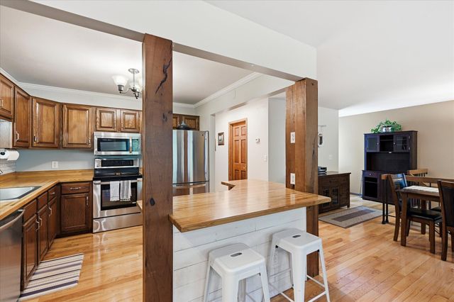 674 Dorland Road S, Maplewood, MN 55119