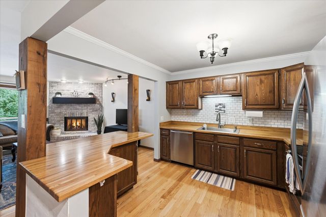 674 Dorland Road S, Maplewood, MN 55119