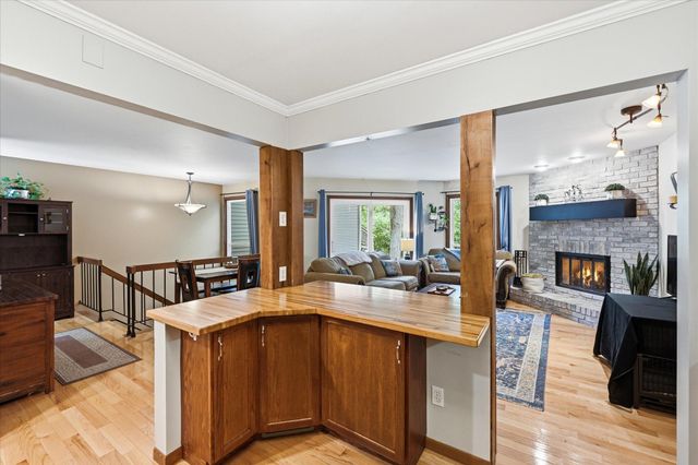 674 Dorland Road S, Maplewood, MN 55119