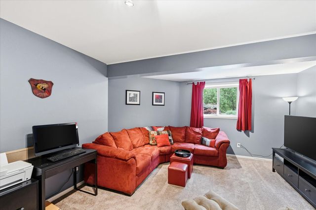 674 Dorland Road S, Maplewood, MN 55119