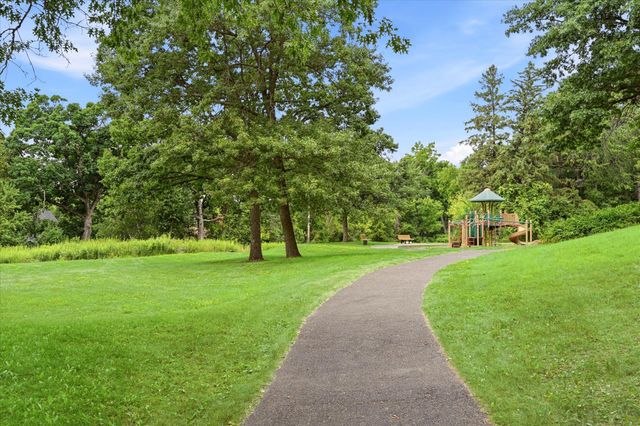 674 Dorland Road S, Maplewood, MN 55119