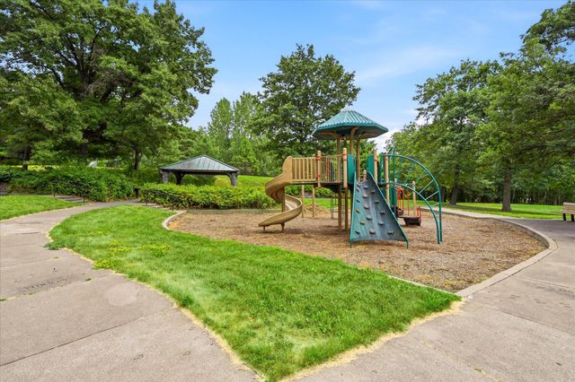 674 Dorland Road S, Maplewood, MN 55119