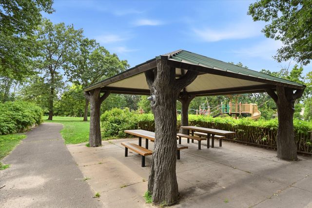 674 Dorland Road S, Maplewood, MN 55119