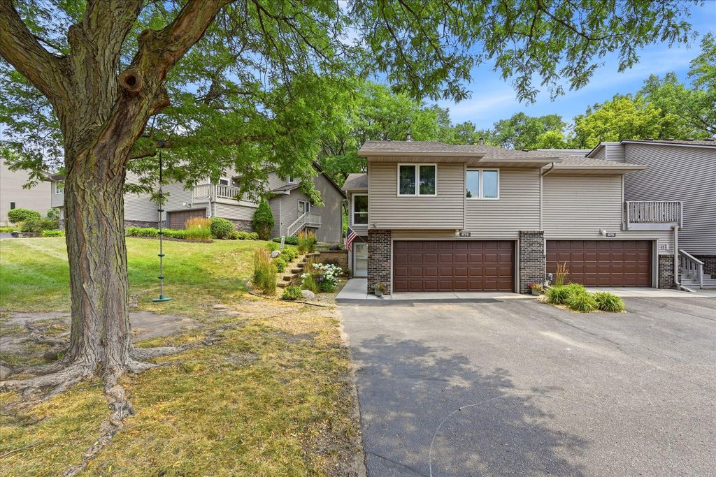 674 Dorland Road S, Maplewood, MN 55119