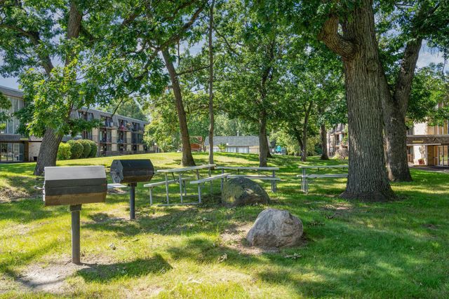 3421 Kent Street 603, Shoreview, MN 55126