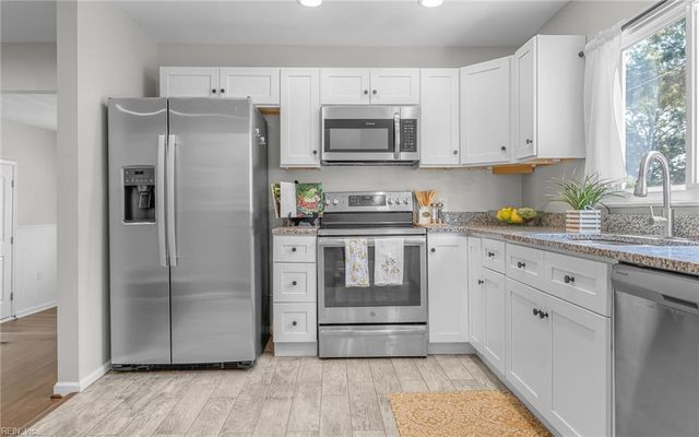 408 Oaklette DR, Chesapeake, VA 23325