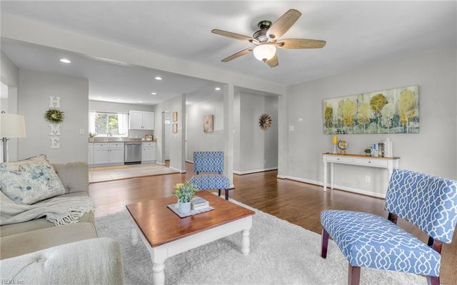 408 Oaklette DR, Chesapeake, VA 23325