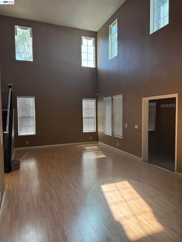 1016 Cypress Run Dr, Stockton, CA 95209