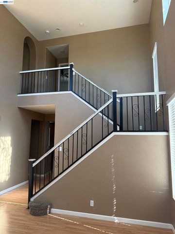 1016 Cypress Run Dr, Stockton, CA 95209