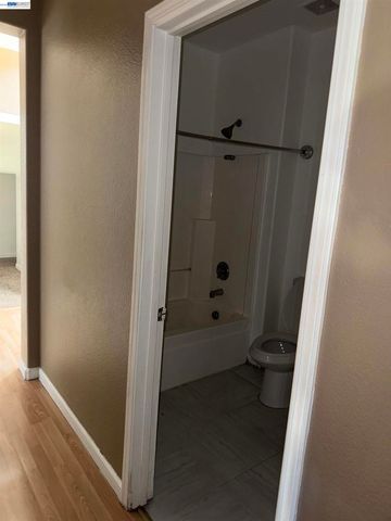 1016 Cypress Run Dr, Stockton, CA 95209