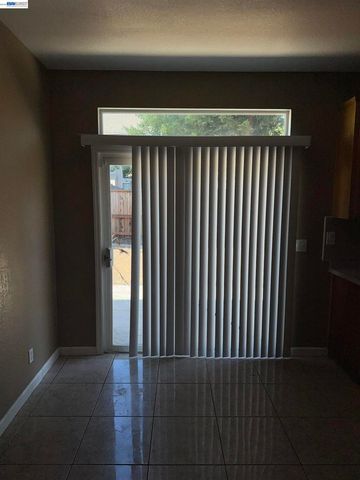 1016 Cypress Run Dr, Stockton, CA 95209