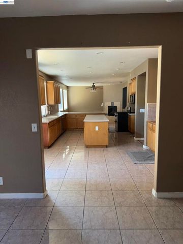 1016 Cypress Run Dr, Stockton, CA 95209