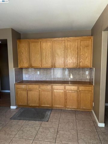 1016 Cypress Run Dr, Stockton, CA 95209
