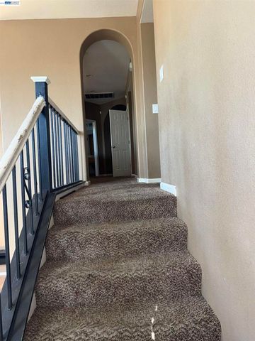 1016 Cypress Run Dr, Stockton, CA 95209