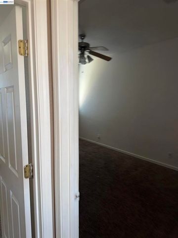 1016 Cypress Run Dr, Stockton, CA 95209