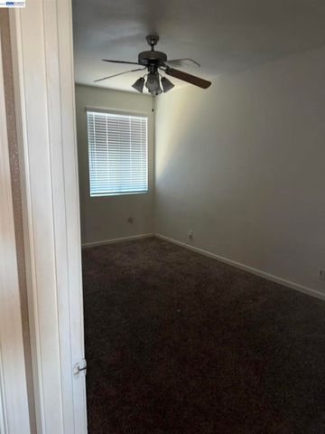 1016 Cypress Run Dr, Stockton, CA 95209