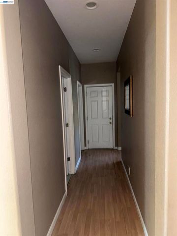 1016 Cypress Run Dr, Stockton, CA 95209