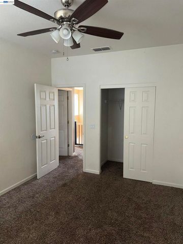 1016 Cypress Run Dr, Stockton, CA 95209