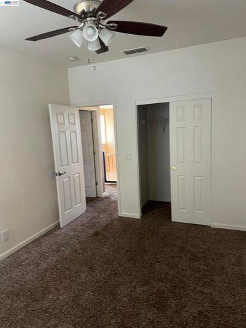 1016 Cypress Run Dr, Stockton, CA 95209