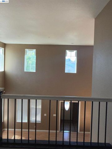 1016 Cypress Run Dr, Stockton, CA 95209