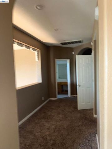 1016 Cypress Run Dr, Stockton, CA 95209