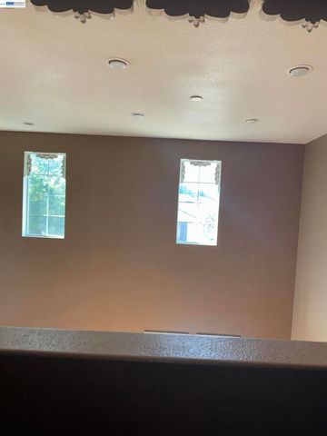 1016 Cypress Run Dr, Stockton, CA 95209
